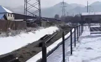 Алматы: Плывущие трубы на реке Каргалы вызвали вопросы у горожан