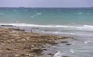 Токаев призывает к международному сотрудничеству для сохранения водных ресурсов Каспия на казахско-иранском бизнес-форуме