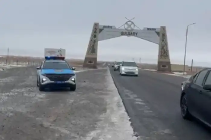 С 13 декабря с 13:00 в Атырауской области закрыта дорога от границы Актюбинской области до поселка Доссор Макатского района из-за гололёда и снегопада. Атырау