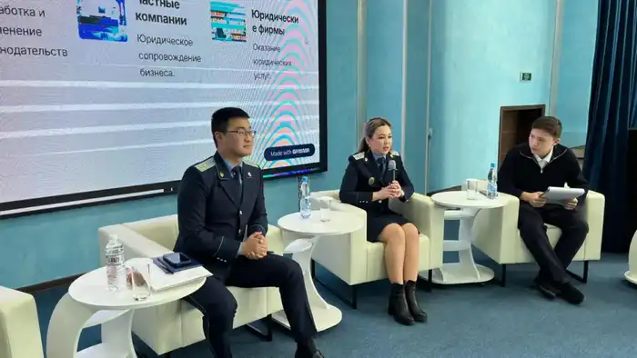 Школьники Астаны встречаются с прокурорами для обсуждения юридической профессии Атырау