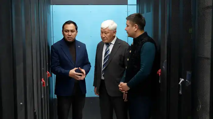 Академик использует суперкомпьютер КазНУ для решения сложных задач (3)