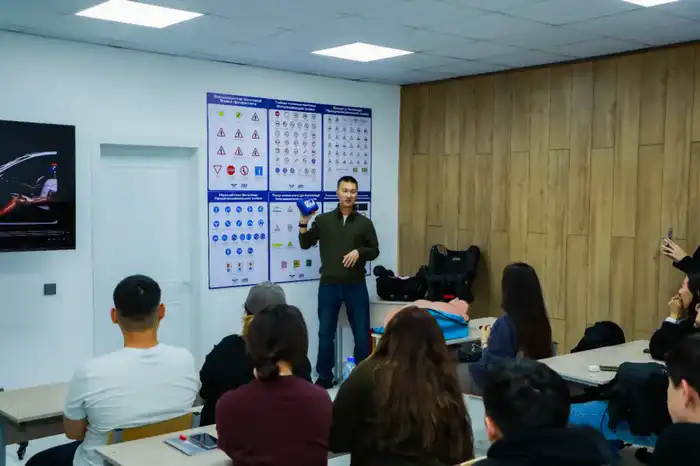 Обсуждение детской дорожной безопасности для будущих водителей в Астане: акцент на ответственности и соблюдении правил Атырау
