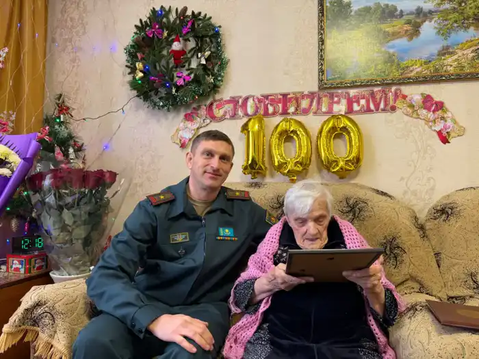 Живая летопись века: военные поздравили Марию Матюшину с 100-летием Атырау