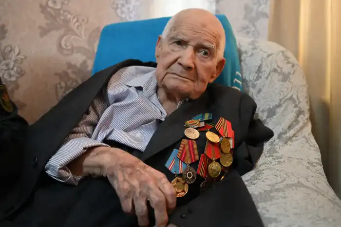 В Алматы отпраздновали 100-летие фронтовика-связиста Анатолия Назаровича Попова Атырау