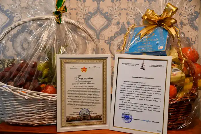 Военные моряки в Актау отметили 99-летие ветерана войны, подчеркивая важность памяти о подвиге участников Второй мировой войны Атырау