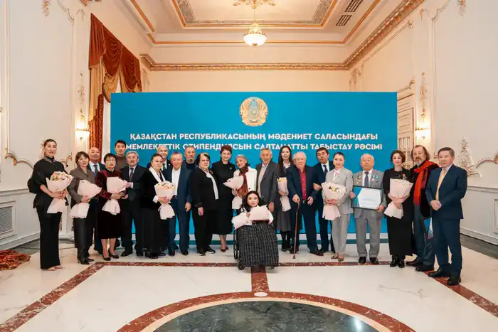 Деятелям культуры вручили государственные стипендии в Астане (7)