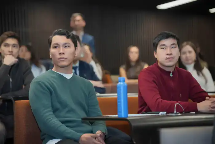 Министр Саясат Нурбек провел встречу с казахстанскими студентами в Великобритании (6)