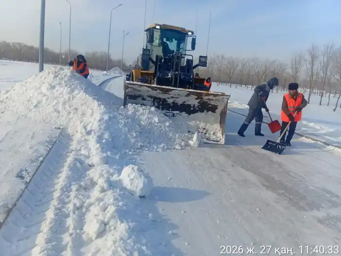 Более тысячи единиц спецтехники задействовано в снегоуборочных работах в Астане Атырау