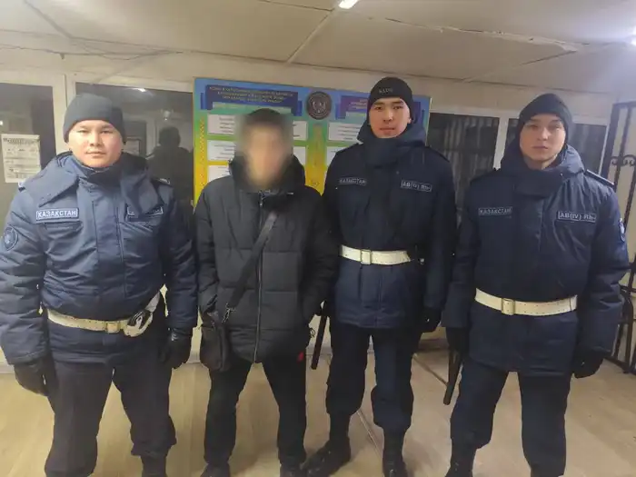 Задержание мужчины с холодным оружием в Конаеве поднимает вопросы безопасности в обществе Атырау