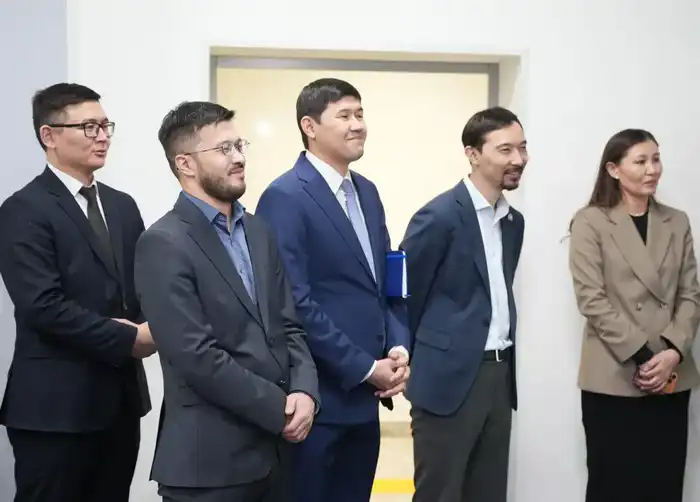 Встреча Дархана Жазықбая с участниками Школы аналитики о принципах Закон и порядок и Слышащее государство Атырау