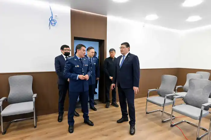 Аким области Берик Уали ознакомился с состоянием объектов Департамента полиции в Семее Атырау