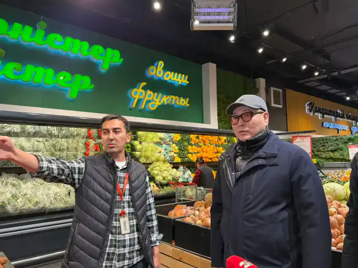 Арман Шаккалиев проводит мониторинг цен в крупных торговых сетях Казахстана Атырау