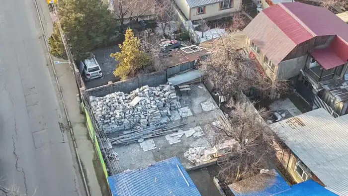 Снос незаконного здания в Алматы по решению суда Атырау