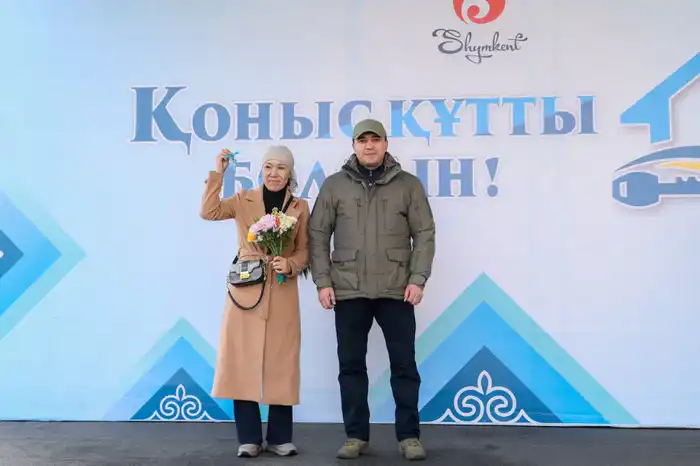 В МИКРОРАЙОНЕ «ТҰРАН» 24 СЕМЬИ ПОЛУЧИЛИ АРЕНДНОЕ ЖИЛЬЁ Атырау