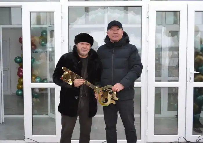 В Шалкарском районе в один день открылись два новых спортивных комплекса (5)