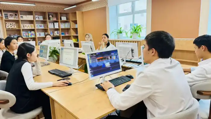 В Астане учитель использует ИИ для оценки настроения школьников перед уроками Атырау