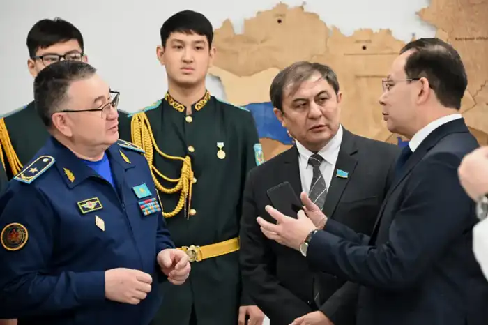 Замминистра обороны Аскар Мустабеков обсудил с общественностью вопросы патриотизма и социальной поддержки в Карагандинской области Атырау