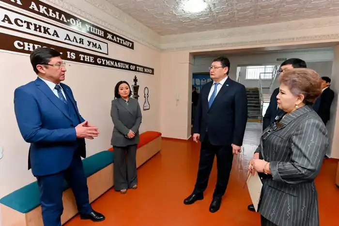 Аким в гимназии: модернизация на повестке дня! Атырау