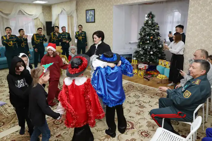 Национальная гвардия России приносит новогоднее счастье детям из детских домов Атырау