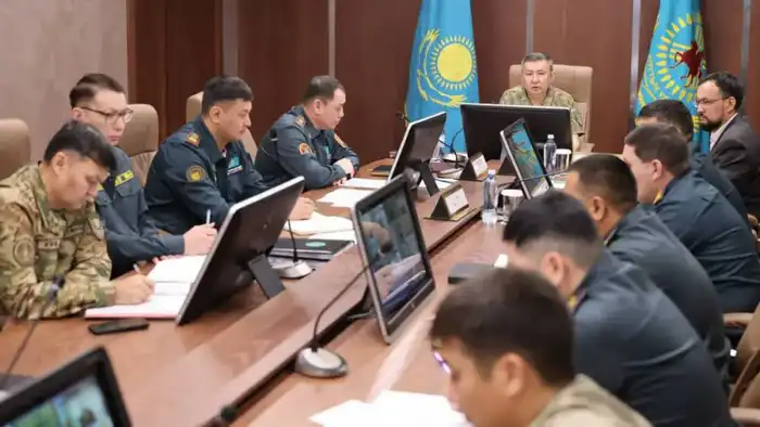 В Казахстане военнослужащие получат право на бесплатный проезд поездами внутри страны Атырау
