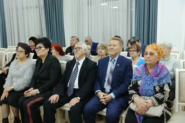 Аким Жамбылской области Ербол Карашукеев провел встречу с представителями гражданского общества и ветеранами Атырау