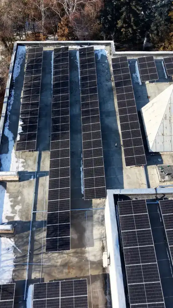 На крышах учебных корпусов КазНУ установлены солнечные панели (5)