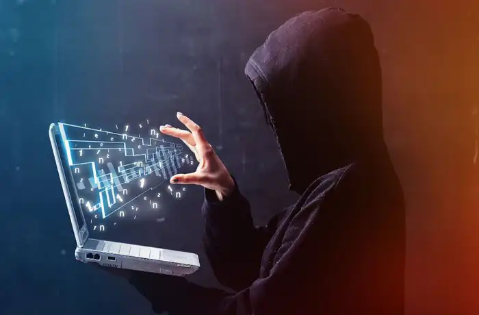 Атырауская полиция разыскивает мужчину по прозвищу 'Хакер', который стал автором публикаций о пропавшей семье из Жангелдина. Его зовут Нурлан, и он известен в соцсетях под этим ником. Атырау