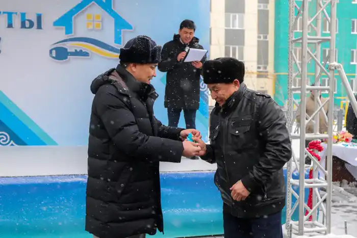 46 семей в Шымкенте получили ключи от квартир Атырау
