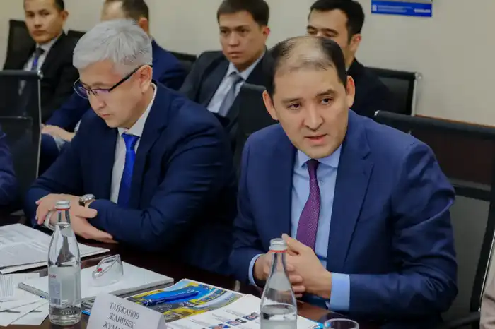 Депутаты Сената ознакомились с производством пассажирских вагонов в Астане Атырау