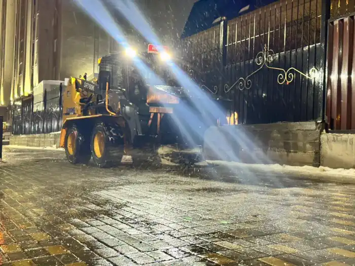 В Астане принимаются меры по обработке дорог и тротуаров техсолью в условиях неблагоприятной погоды Атырау