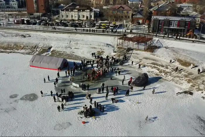 Крещение в Атырау: мороз не помеха для ледяного ритуала Атырау