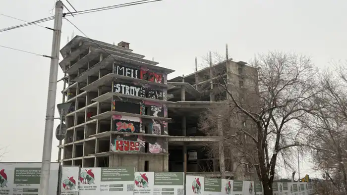 Граффити на заброшке: кто рисует имена скандалов? Атырау