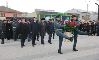 Церемония в Таразе: наследие Динмухамеда Кунаева и его влияние на современность