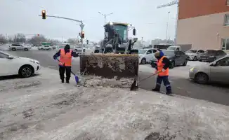 В Астане задействовано более 1,5 тысячи единиц спецтехники для уборки снега