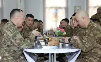 Министр обороны Даурен Косанов проверил условия службы и питания в Кызылординской области