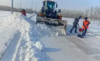 Более тысячи единиц спецтехники задействовано в снегоуборочных работах в Астане