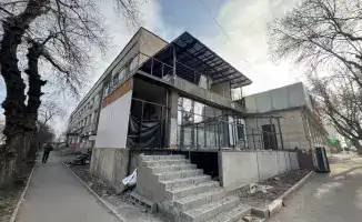 Снос незаконной пристройки в Алматы: последствия для соблюдения строительных норм и прав собственников