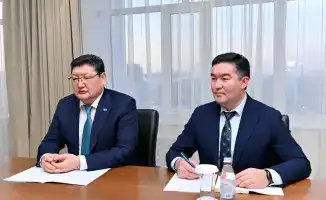 Аким области поздравил поэта Төлегена Жангалиева с государственной стипендией в сфере культуры, подчеркивая важность поддержки творческих деятелей для воспитания молодежи.