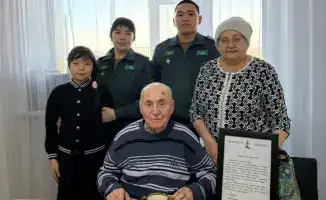 Поздравление ветерана 101 года от военнослужащих Костаная подчеркивает важность сохранения исторической памяти