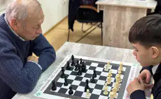 Шахматный турнир пенсионеров и школьников в Астане