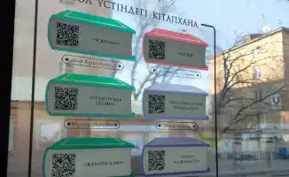 Карагандинцы активно используют QR-коды для чтения книг в общественном транспорте