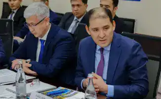 Депутаты Сената ознакомились с производством пассажирских вагонов в Астане