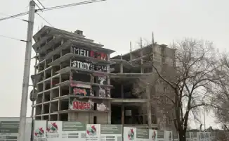 В Алматы исчезает символ долгостроя: снос здания Mellstroy и закрашивание граффити приводят к новым переменам в городской инфраструктуре