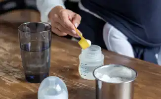 Danone отзывает детские смеси в Германии из-за обнаружения токсичного вещества, вызывая обеспокоенность родителей