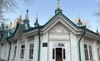 Судьба исторического Дома тканей 'Кызыл Тан' в Алматы: реставрация или снос? Вопрос о будущем здания вызывает активные обсуждения в соцсетях, и мы выяснили текущую ситуацию.