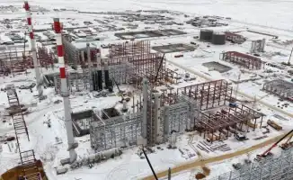 АО «НК QazaqGaz» продолжает строительство газоперерабатывающего завода на месторождении Кашаган под строгим контролем «Самрук-Қазына». Мощность нового завода составит 1 млрд кубометров газа в год, что значительно увеличит объемы переработки газа в стране.