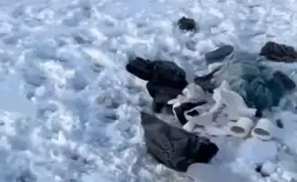 Крещенские купания в Атырау обернулись скандалом: массовый наплыв участников привёл к инцидентам. В соцсетях появилось видео последствий купания на Урале, снятое 20 января. Обсуждаются проблемы безопасности и организации мероприятия.
