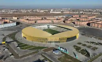 Новый стадион в Кызылорде, открытый 4 октября 2025 года, еще не прошел инспекцию и лицензирование от УЕФА. Это означает, что он официально не может принимать международные матчи, что вызывает вопросы о его готовности к проведению крупных спортивных событи
