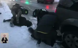 В Казахстане раскрыта крупная схема мошенничества: преступная группа оформляла автокредиты на социально уязвимых граждан и продавала машины за границей.