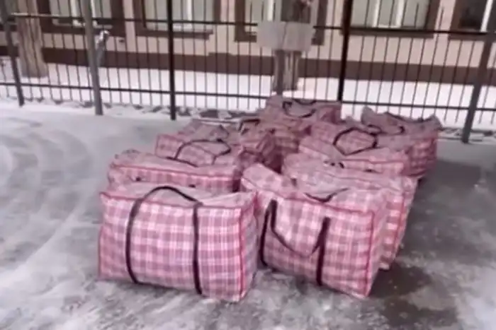 Спор между предпринимателем и горОО Атырау: новогодние кульки с конфетами становятся символом экономических разногласий Атырау